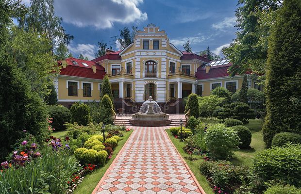 Дом в классическом стиле на шикарном участке