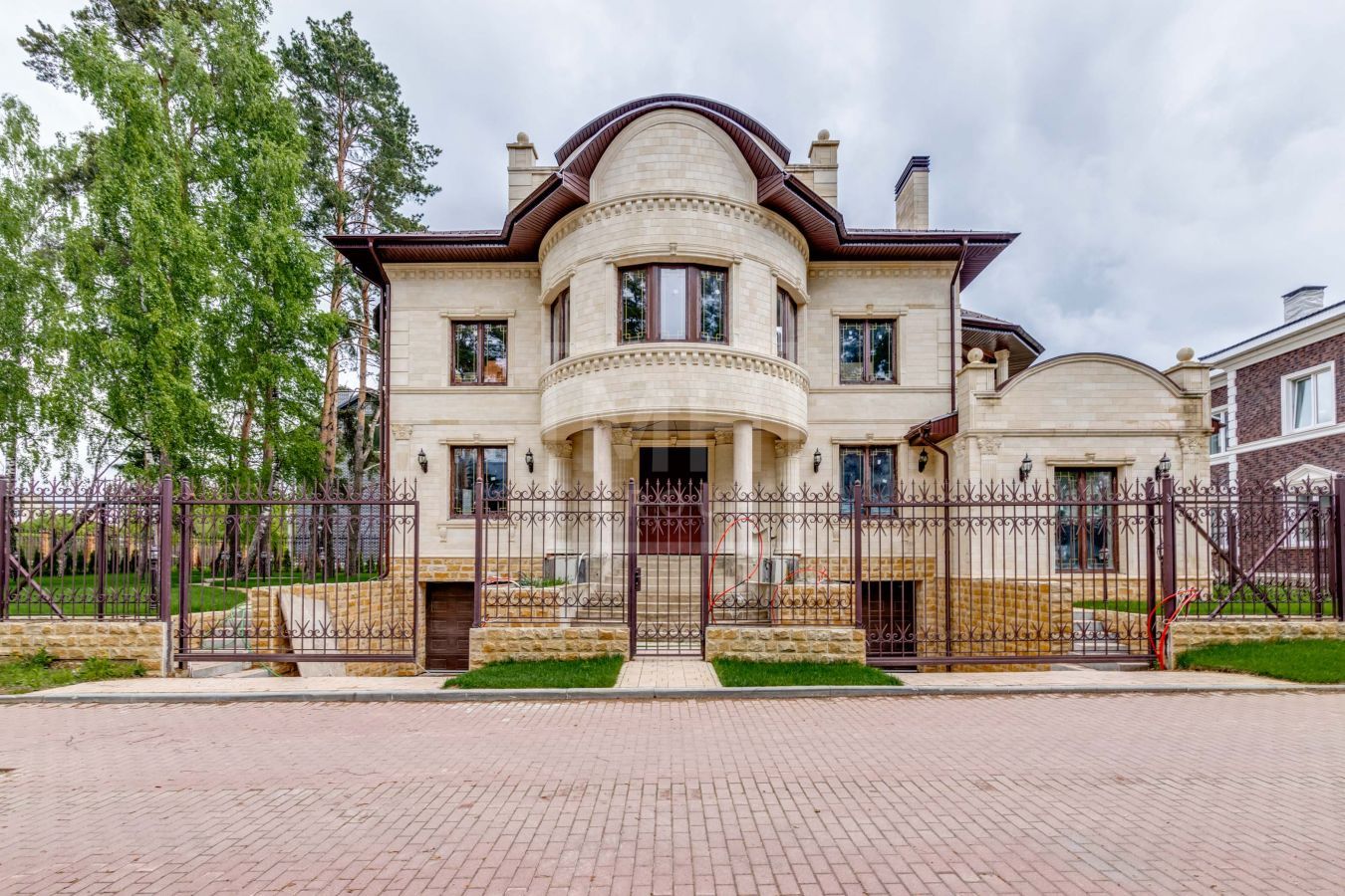 Дом из белого камня в КП "Европа" - фото 3