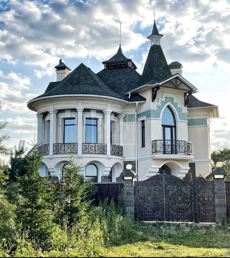 Дом в Лайково во Флорентийском стиле
