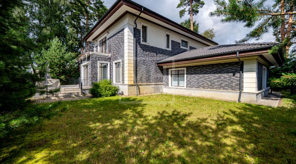 Загородный дом с современным дизайном в КП "Петрово-Дальнее"
