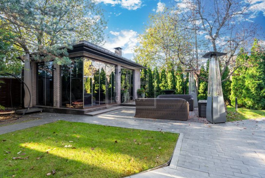 Коттедж с отделкой в стиле Ar Deco с бассейном в Большом Сареево - фото 2