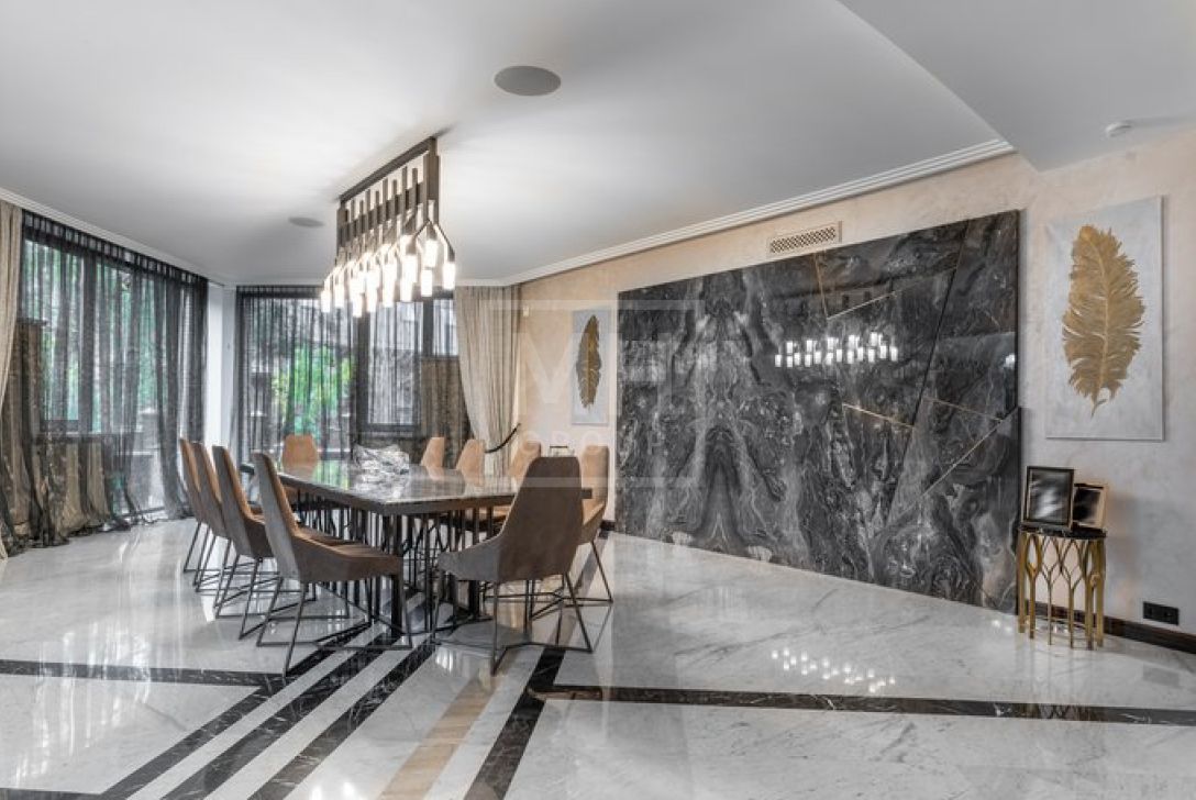 Коттедж с отделкой в стиле Ar Deco с бассейном в Большом Сареево - фото 3