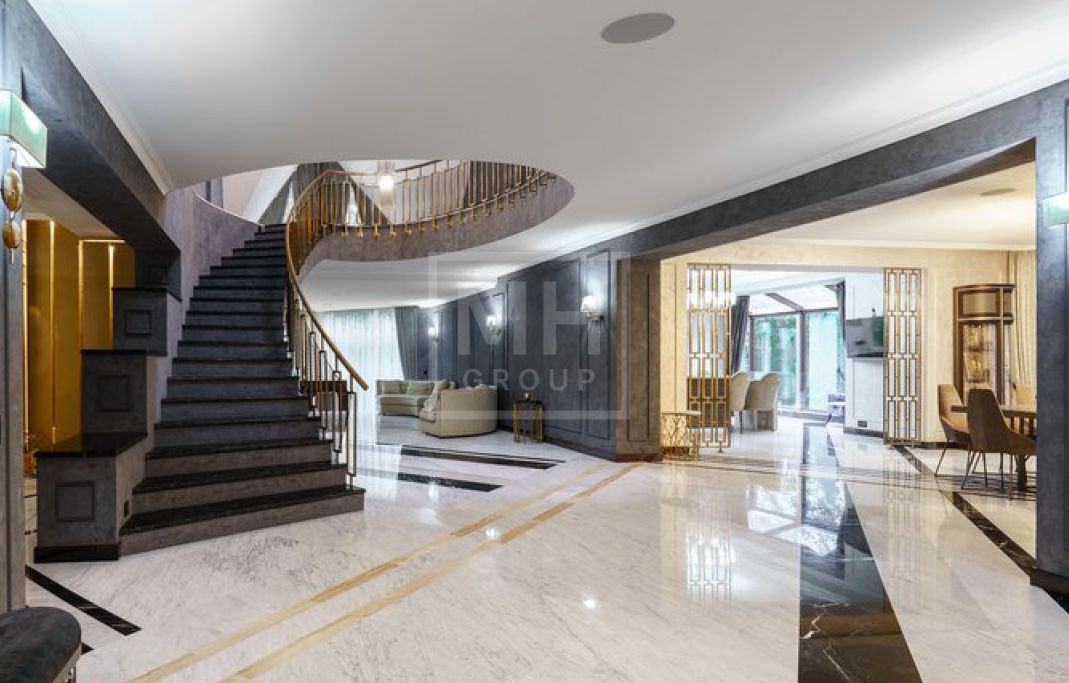 Коттедж с отделкой в стиле Ar Deco с бассейном в Большом Сареево - фото 4