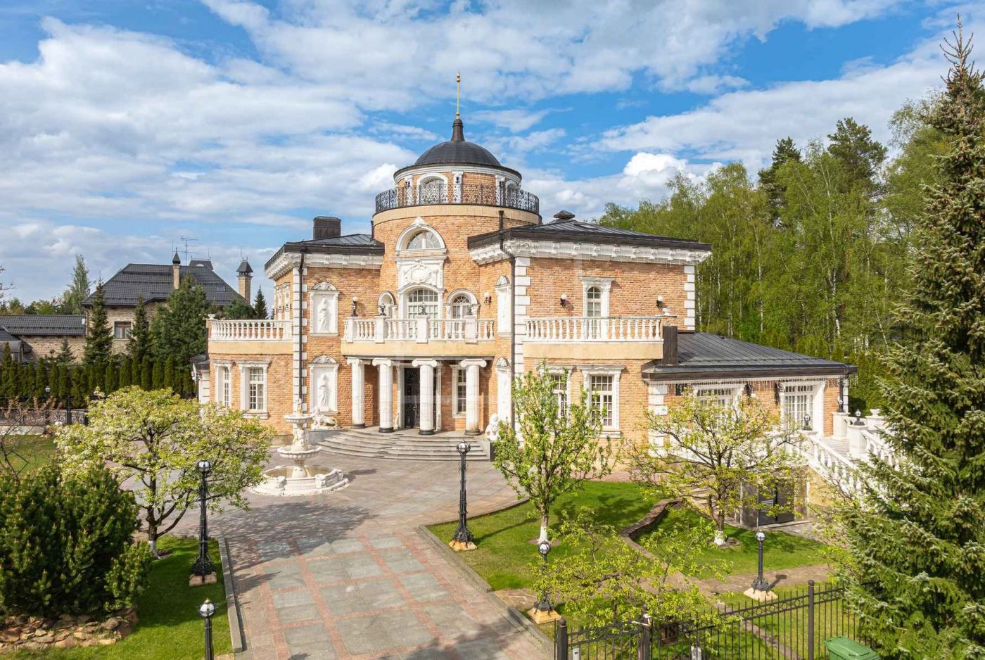 Продажа Дом 1778 м² на участке 28 сот. в Третья Охота