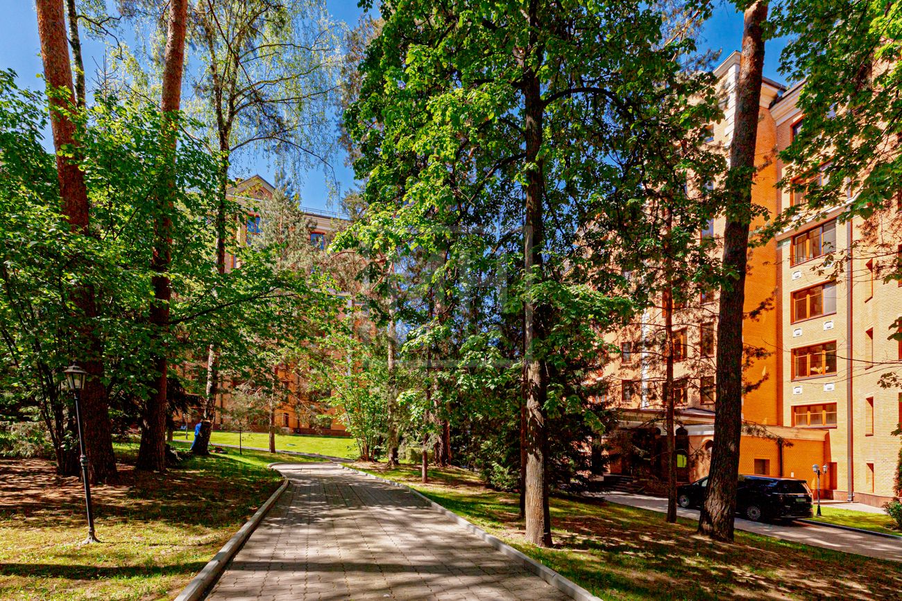 6-к.квартира 220 м², 2/7 эт. - фото 3