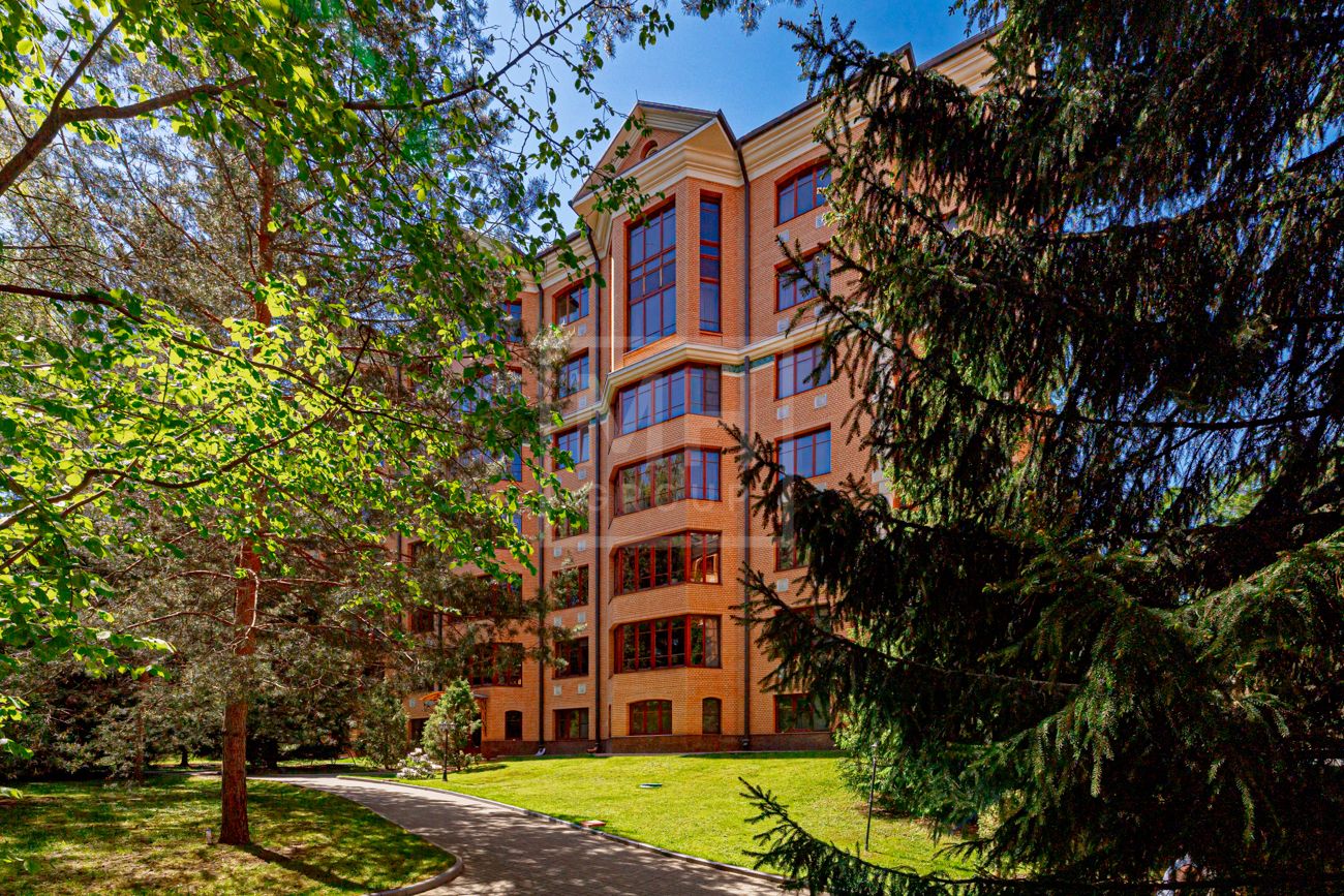 6-к.квартира 220 м², 2/7 эт. - фото 4