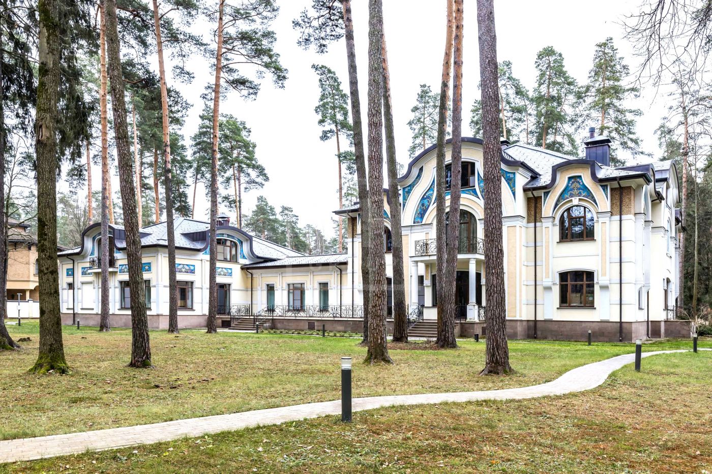 Роскошная резиденция в поселке Сады Майендорф - фото 3