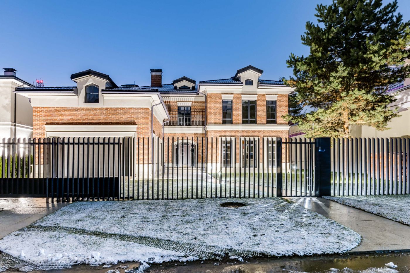 Продажа Дом 565 м² на участке 10.5 сот. в