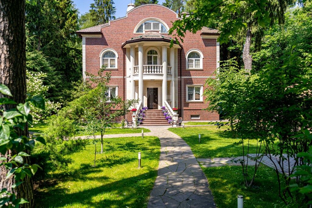 Продажа Дом 750 м² на участке 19 сот. в Жуковка Академическая