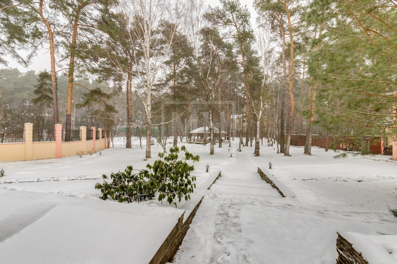 Загородный дом  на живописном участке - фото 3