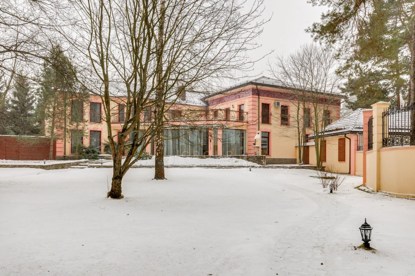 Загородный дом  на живописном участке - фото 2